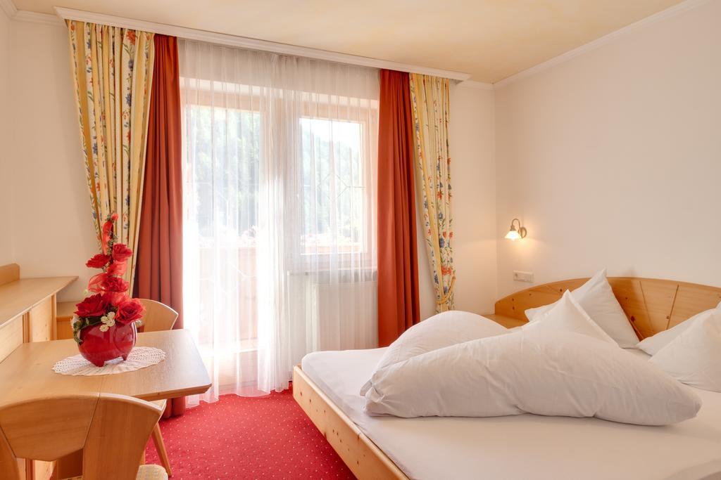 Hotel Theiner Curon Venosta Eksteriør billede